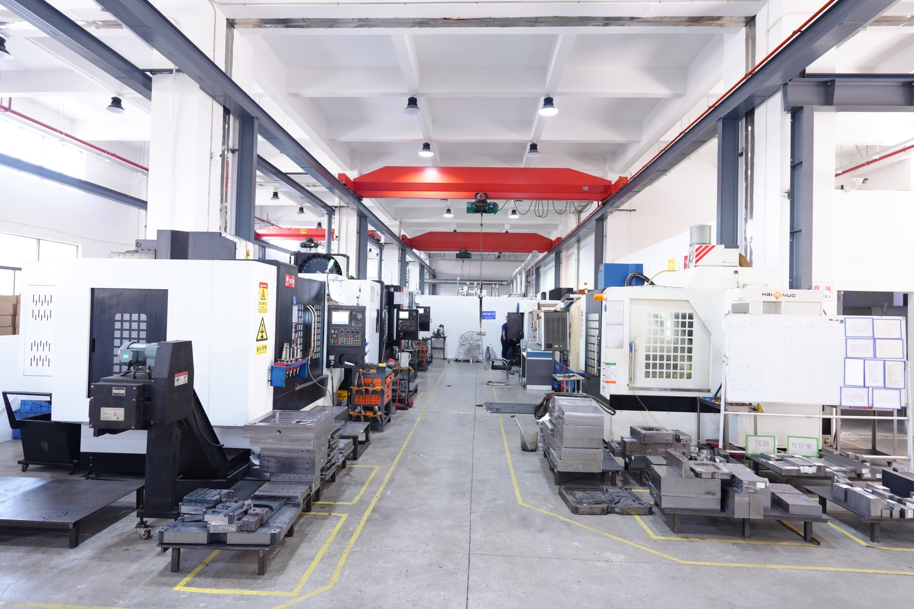 Precision machining center