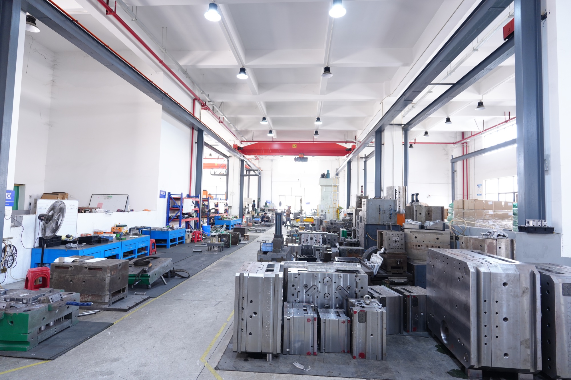Precision manufacturing floor and equipment at DIANLETE
